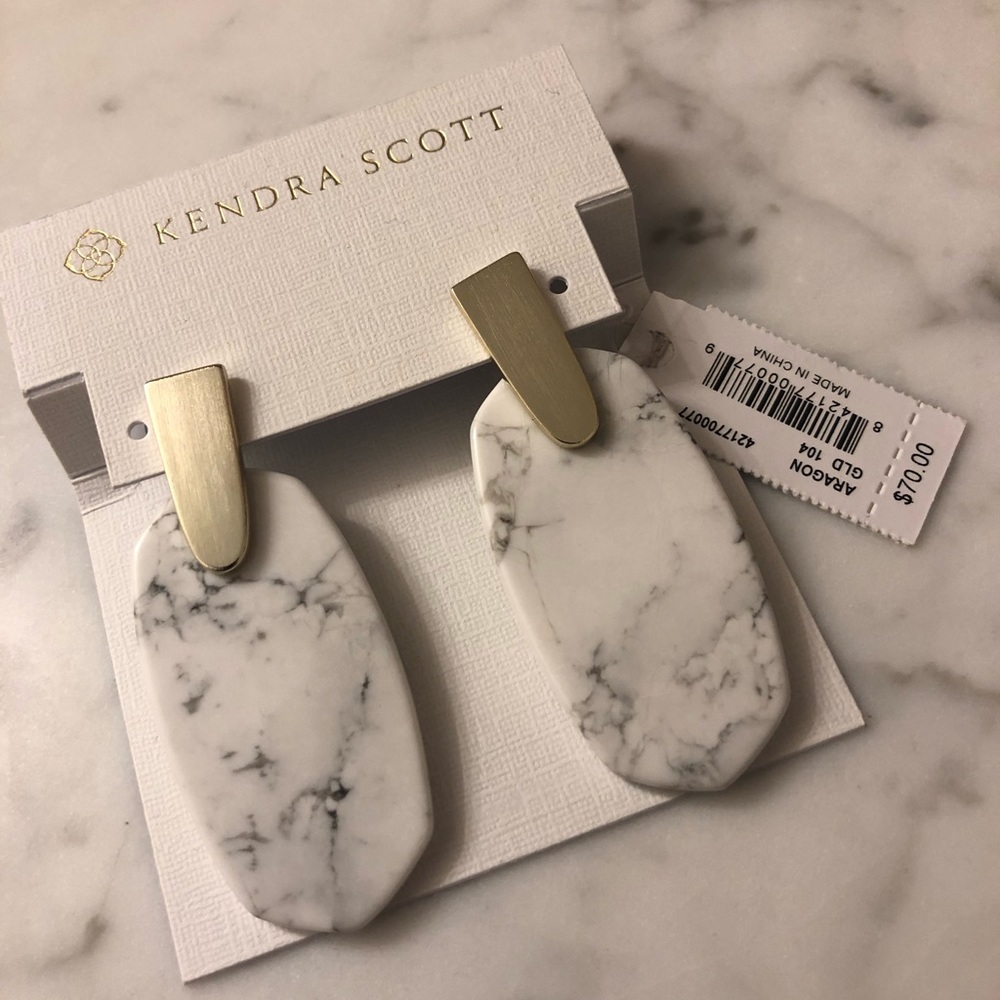 KENDRA SCOTT NWT Gold And White Howlite Aragons
